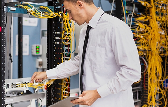 Phương Pháp Kiểm Soát Quyền Truy Cập Trung Tâm Dữ Liệu